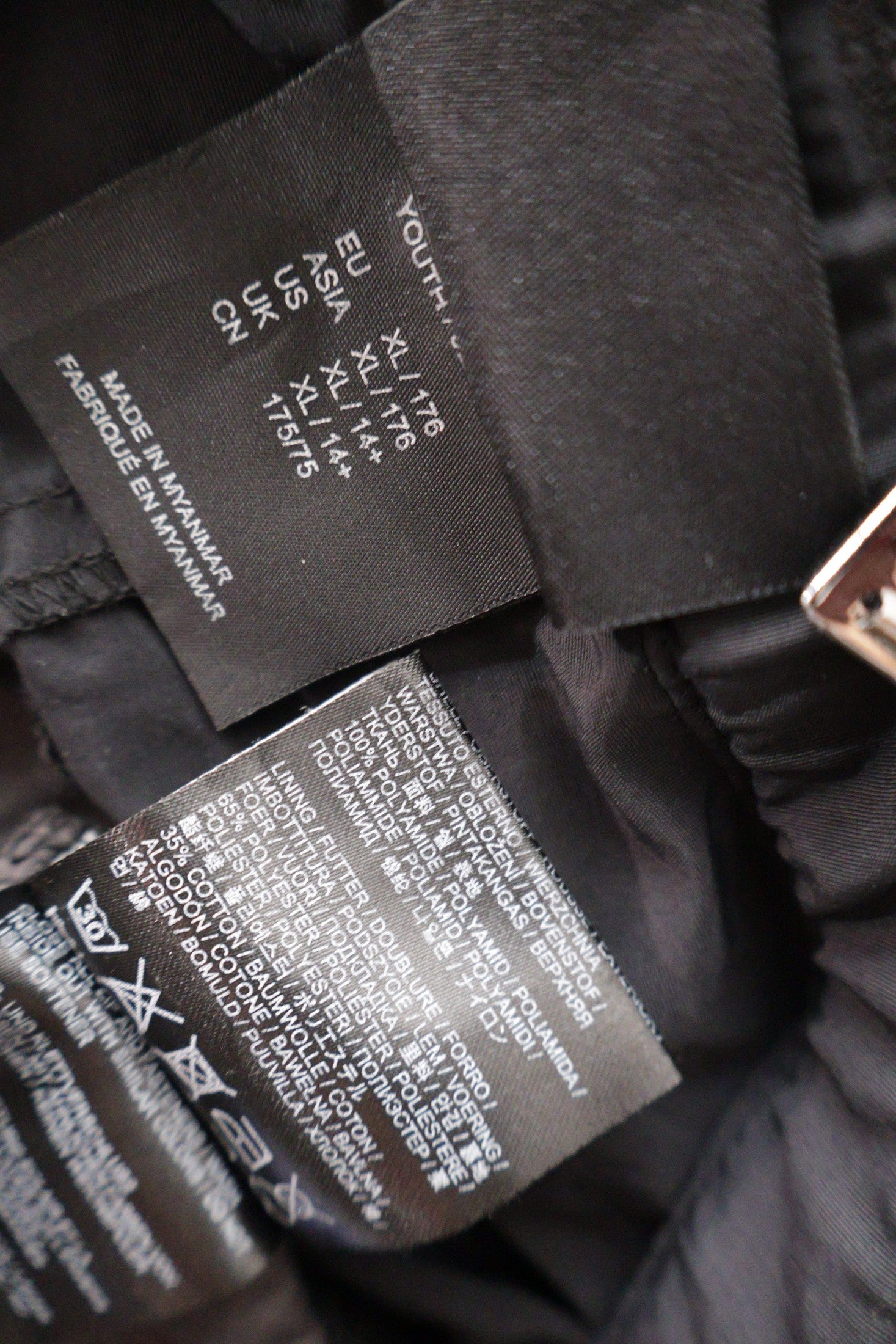 Pantaloni scurti Jack Wolfskin negru mărime XS etichetă mărime și compoziție second-hand premium