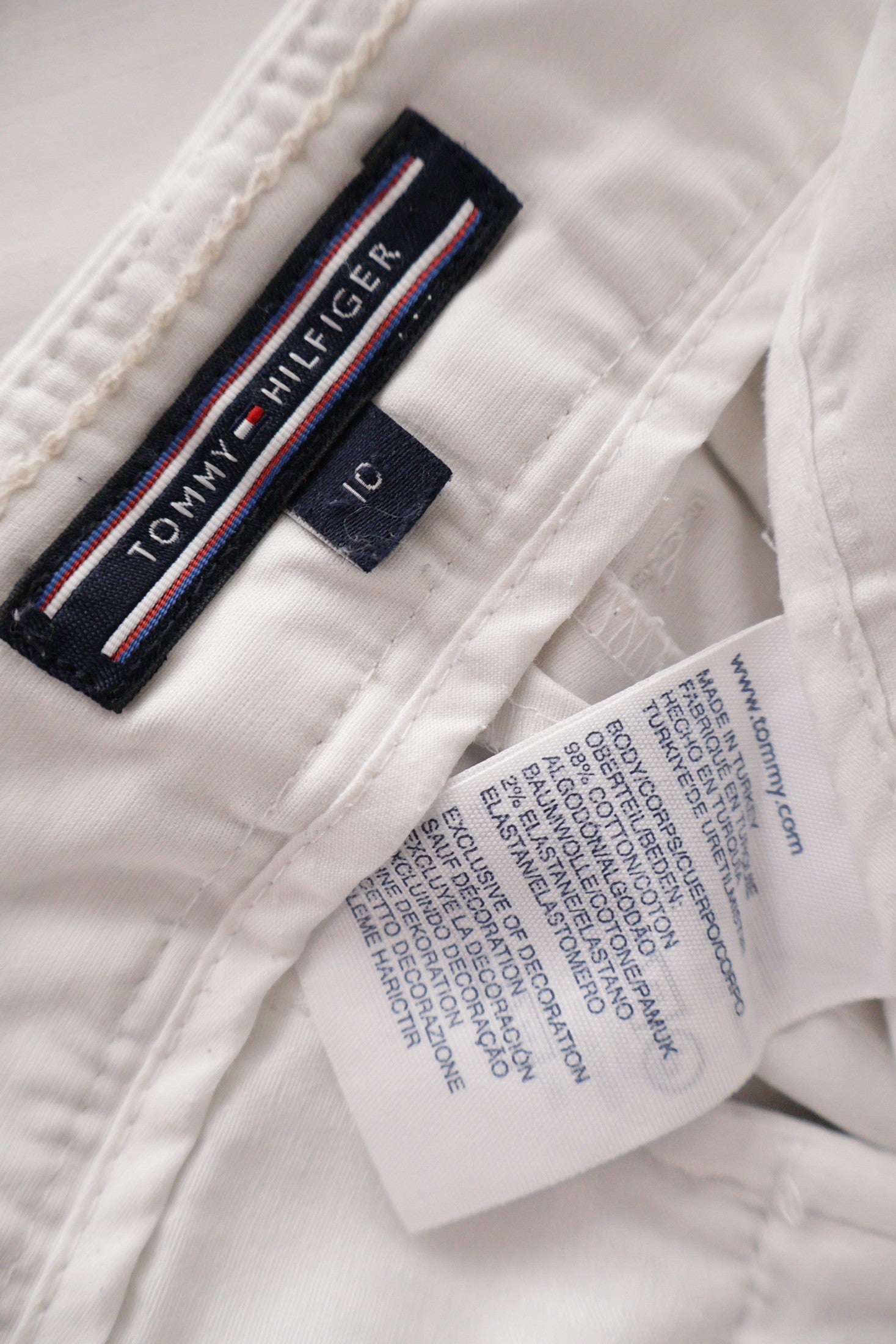 Blugi Tommy Hilfiger alb mărime W30 etichetă mărime și compoziție second-hand premium