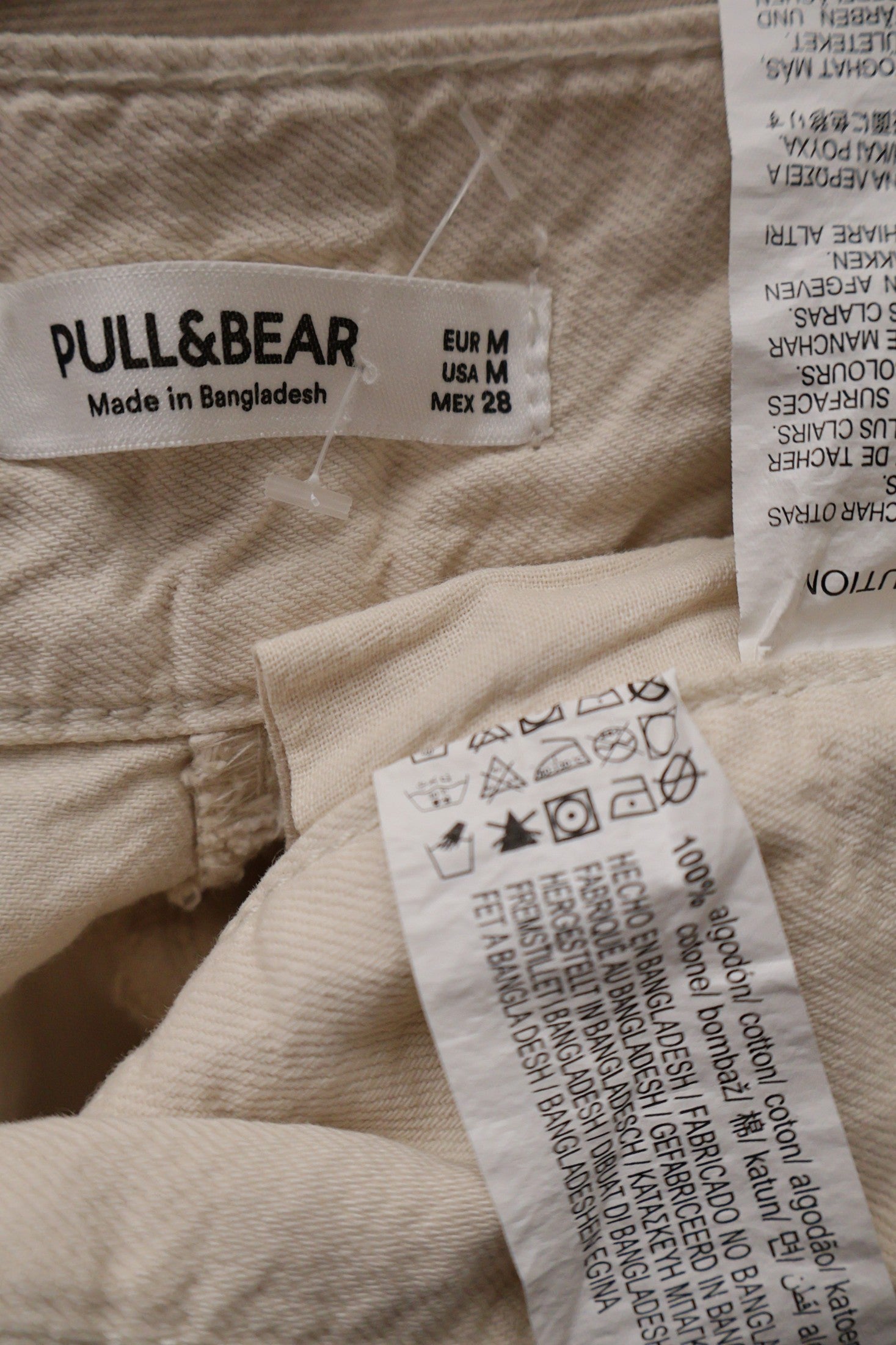 Pantaloni PULL&BEAR bej deschis mărime M etichetă mărime și compoziție second-hand premium