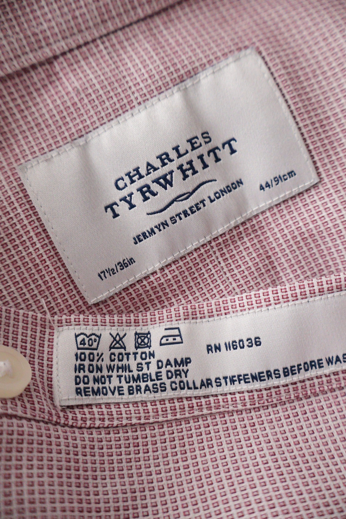 Camasa Charles Tyrwhitt roz pal cu model micro-geometric mărime XL etichetă mărime și compoziție second-hand premium