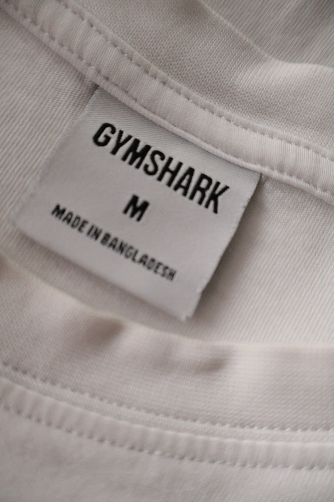Tricou GYMSHARK alb mărime M etichetă mărime și compoziție second-hand premium