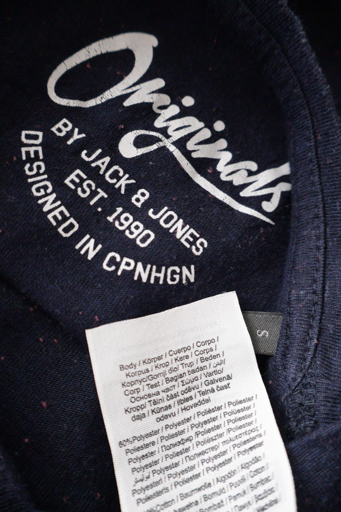 Tricou Jack & Jones bleumarin mărime S etichetă mărime și compoziție second-hand premium