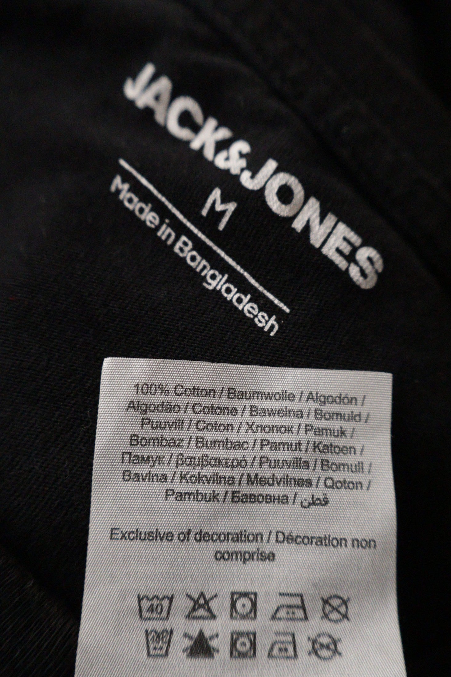 Tricou Jack&Jones negru mărime S etichetă mărime și compoziție second-hand premium