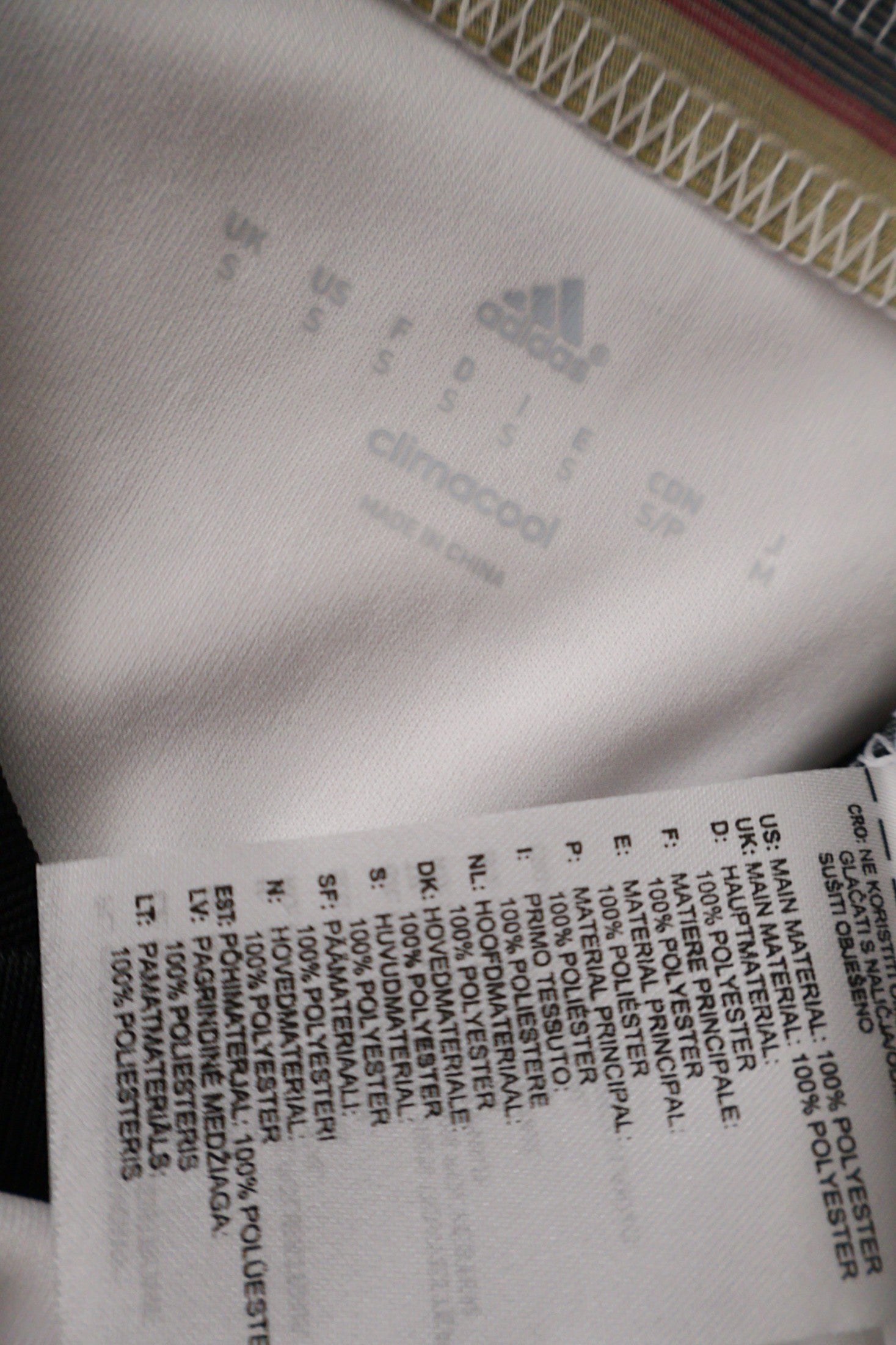 Tricou adidas alb, rosu, negru mărime M etichetă mărime și compoziție second-hand premium