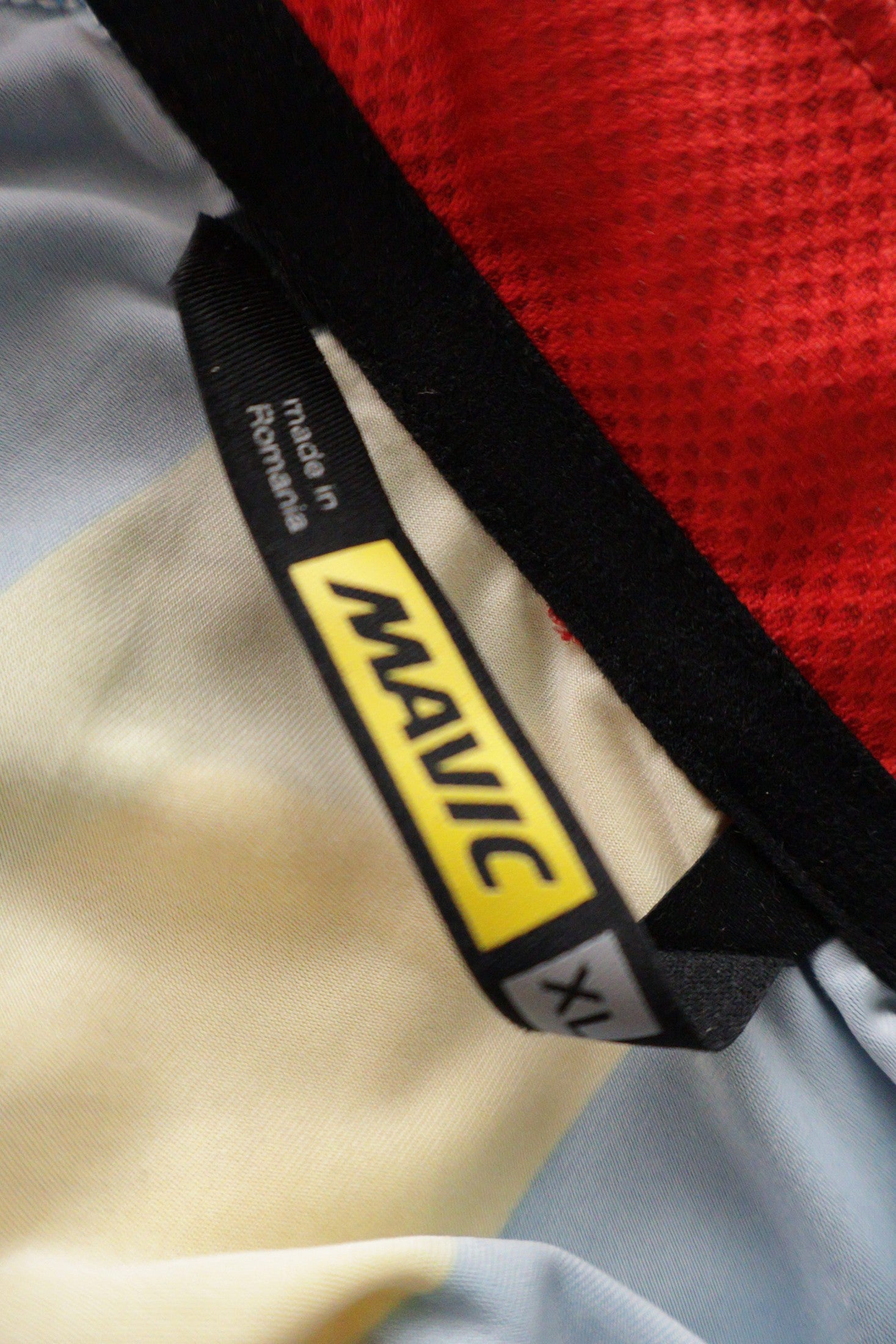 Tricou Mavic albastru si rosu mărime XL etichetă mărime și compoziție second-hand premium