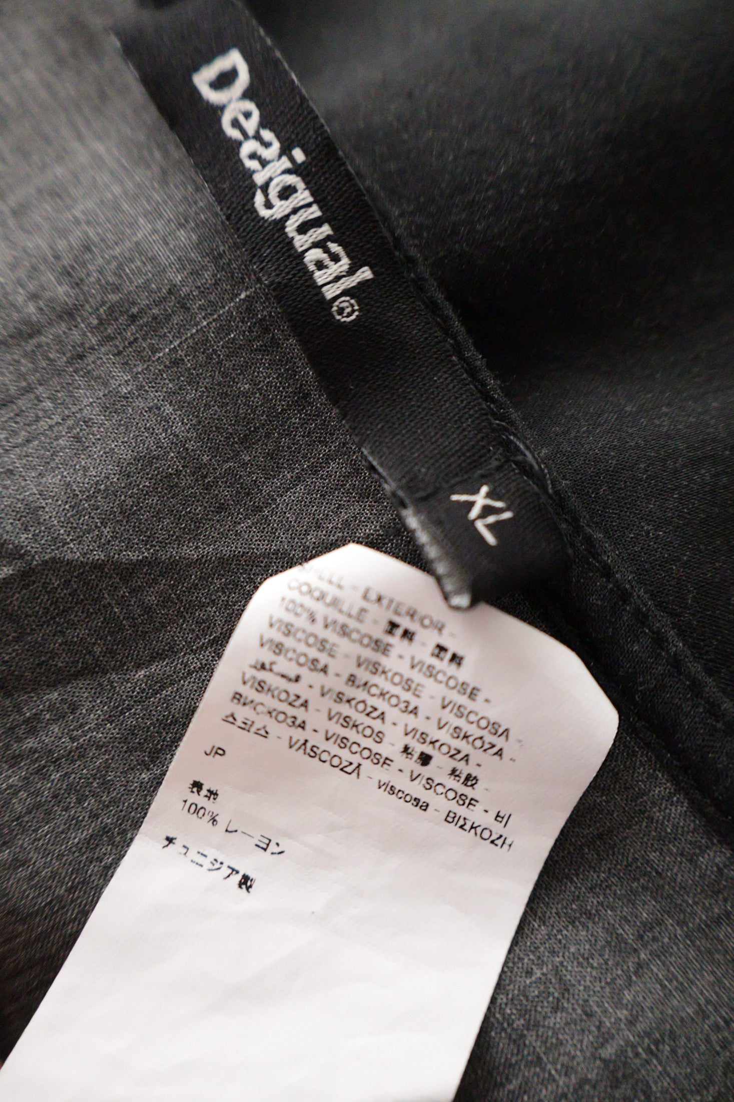 Rochie Desigual negru cu imprimeu multicolor mărime XL etichetă mărime și compoziție second-hand premium