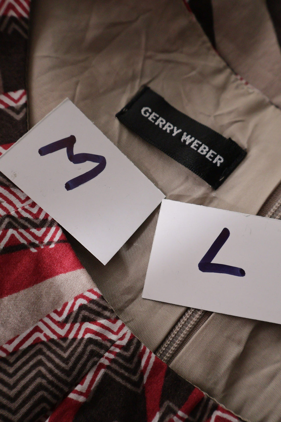 Rochie Gerry Weber bej, roz, maro, alb mărime L etichetă mărime și compoziție second-hand premium
