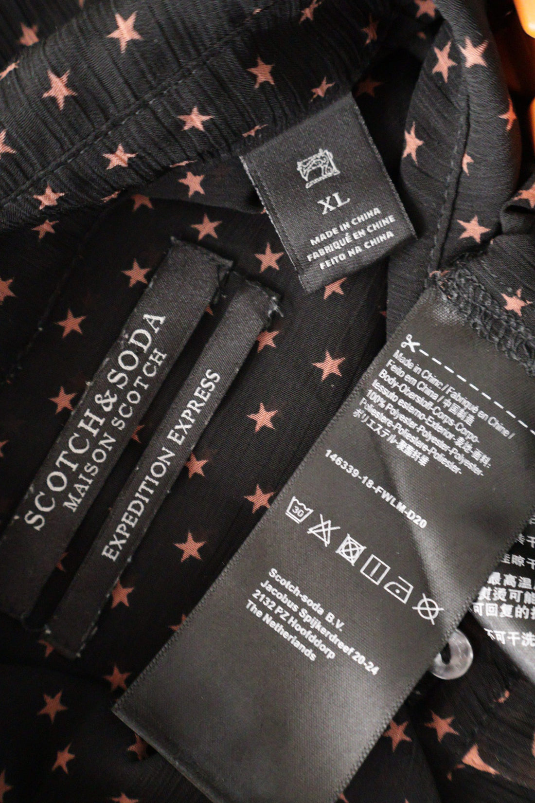 Camasa Scotch&Soda negru cu imprimeu roz piersică mărime XL etichetă mărime și compoziție second-hand premium