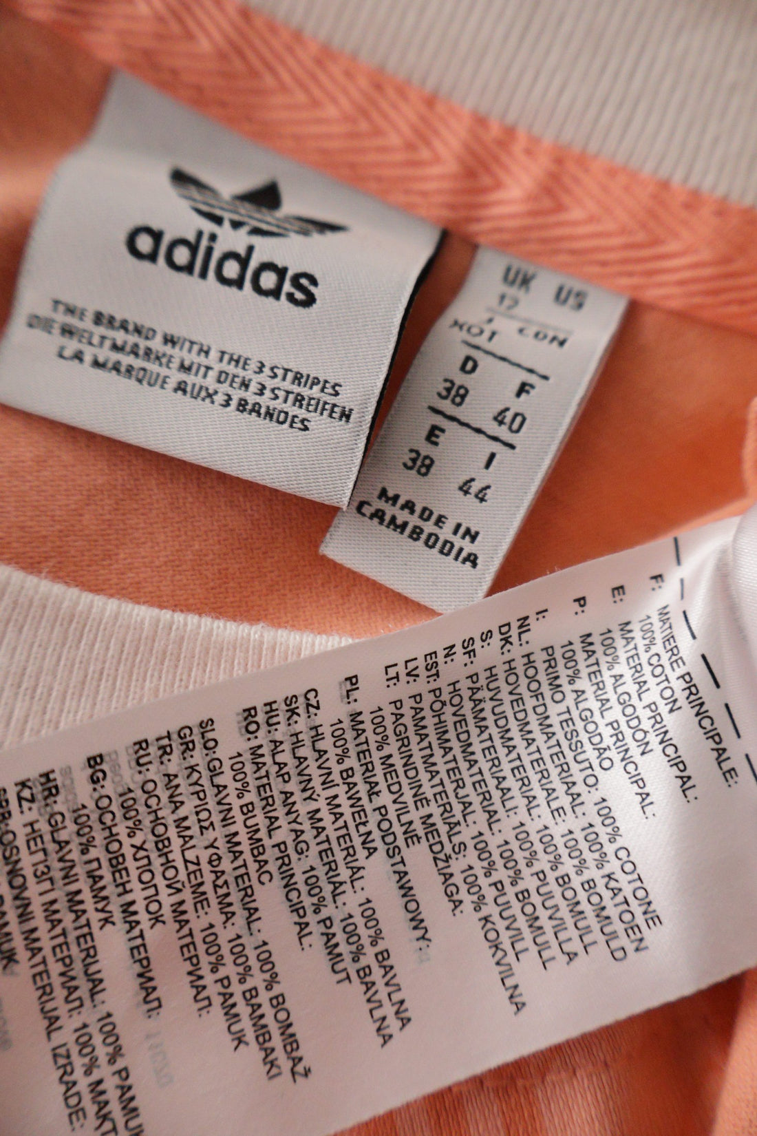 Tricou adidas somon/piersică cu alb mărime M etichetă mărime și compoziție second-hand premium