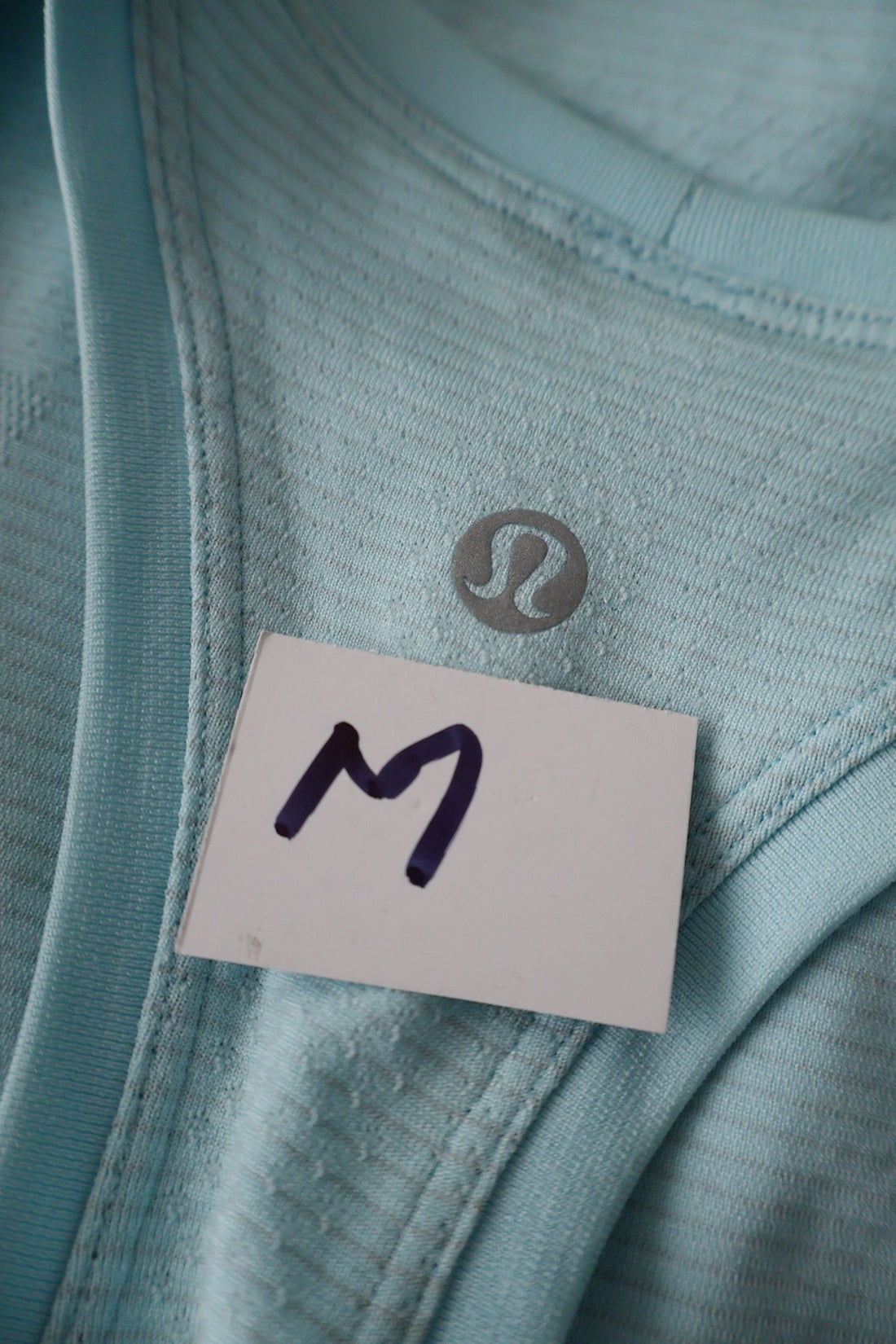 Top Lululemon albastru deschis mărime M etichetă mărime și compoziție second-hand premium