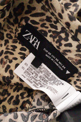 Pantaloni scurti tip fusta ZARA bej cu print leopard mărime XS etichetă mărime și compoziție second-hand premium