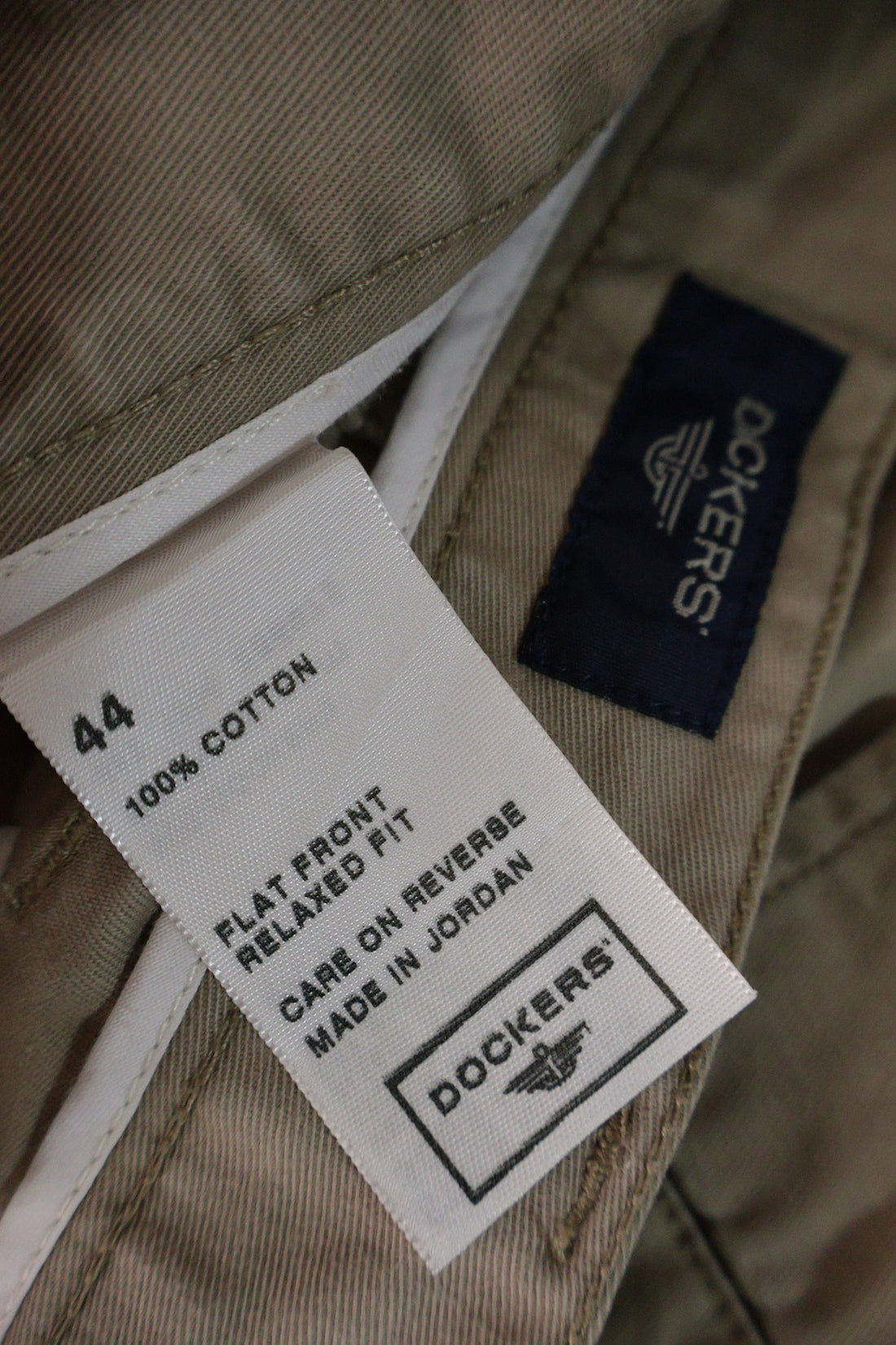 Pantaloni scurti Dockers bej mărime 4XL+ etichetă mărime și compoziție second-hand premium