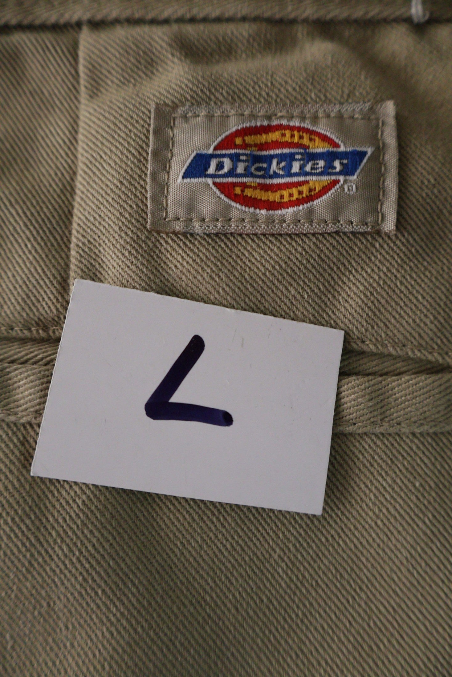 Pantaloni scurti Dickies bej mărime L etichetă mărime și compoziție second-hand premium