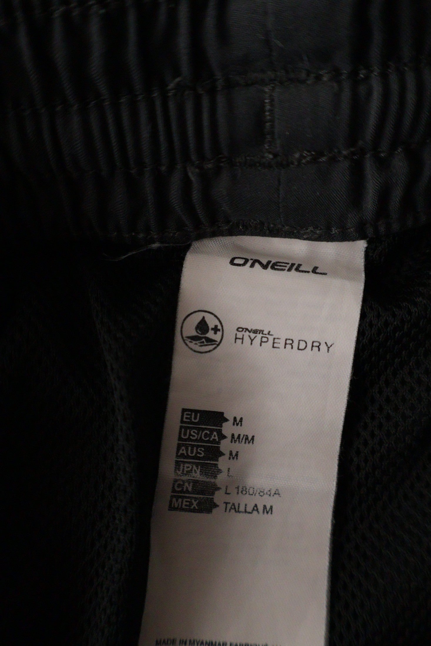 Pantaloni scurti O'NEILL gri inchis mărime M etichetă mărime și compoziție second-hand premium