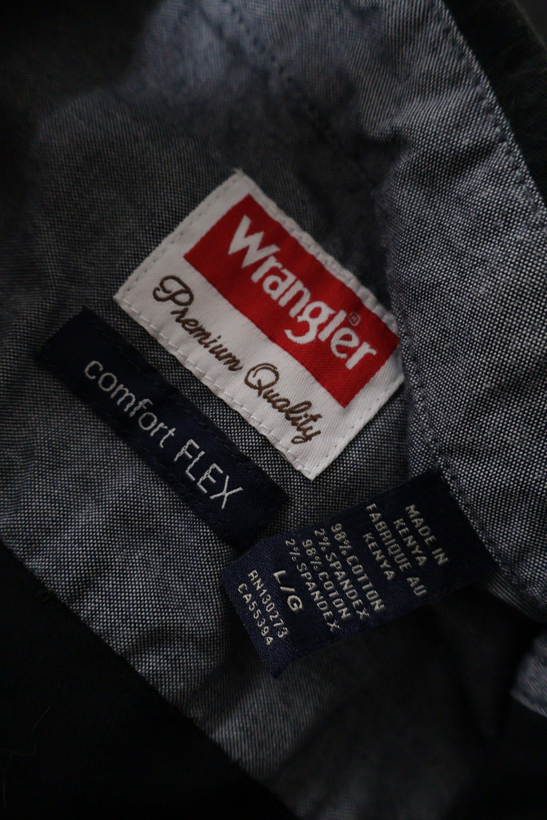 Camasa Wrangler negru mărime L etichetă mărime și compoziție second-hand premium