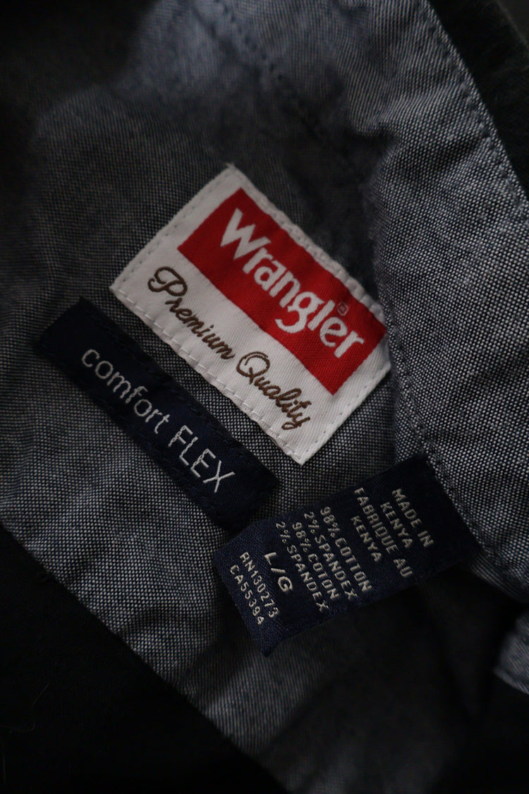 Camasa Wrangler negru mărime L etichetă mărime și compoziție second-hand premium