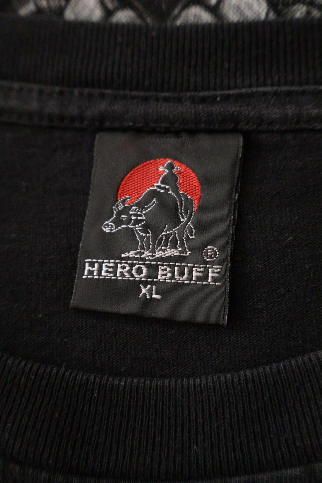 Tricou Hero Buff negru mărime XL etichetă mărime și compoziție second-hand premium