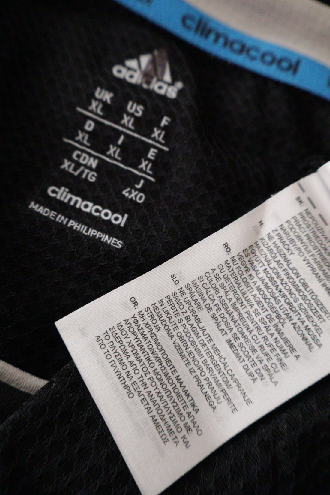 Tricou adidas negru mărime XL etichetă mărime și compoziție second-hand premium