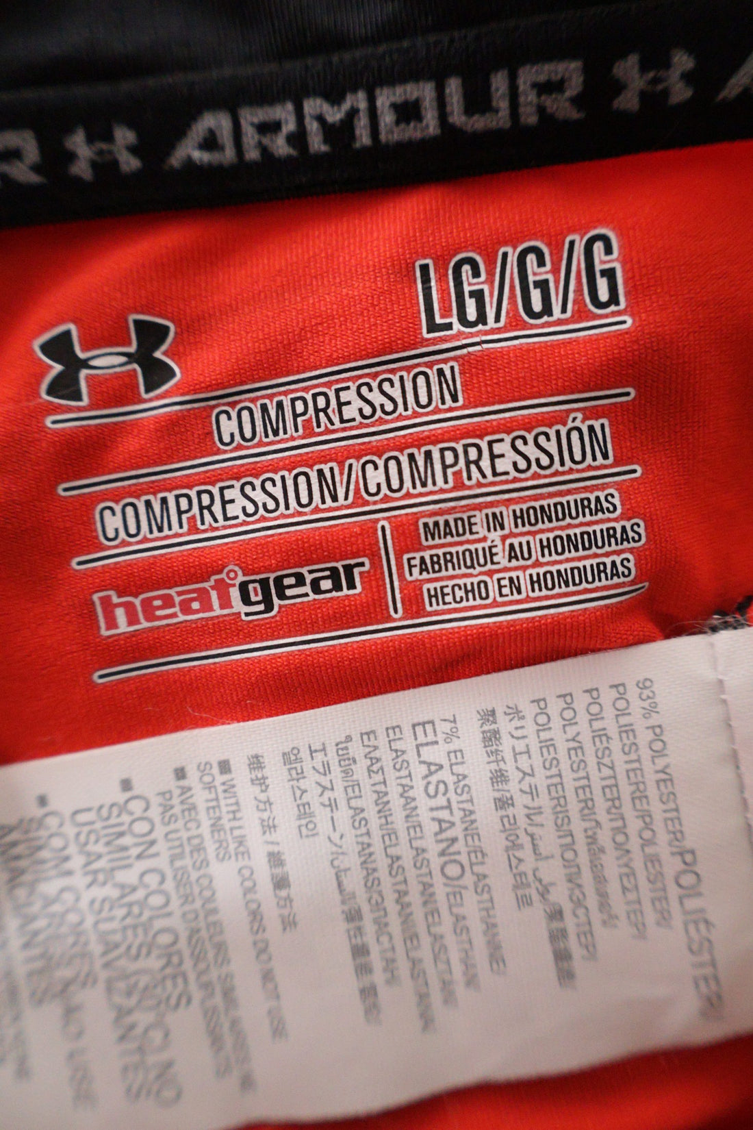 Maiou Under Armour portocaliu cu negru mărime L etichetă mărime și compoziție second-hand premium