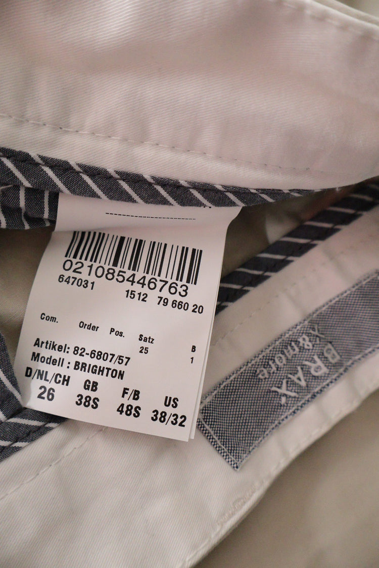Pantaloni scurti BRAX bej mărime XL etichetă mărime și compoziție second-hand premium