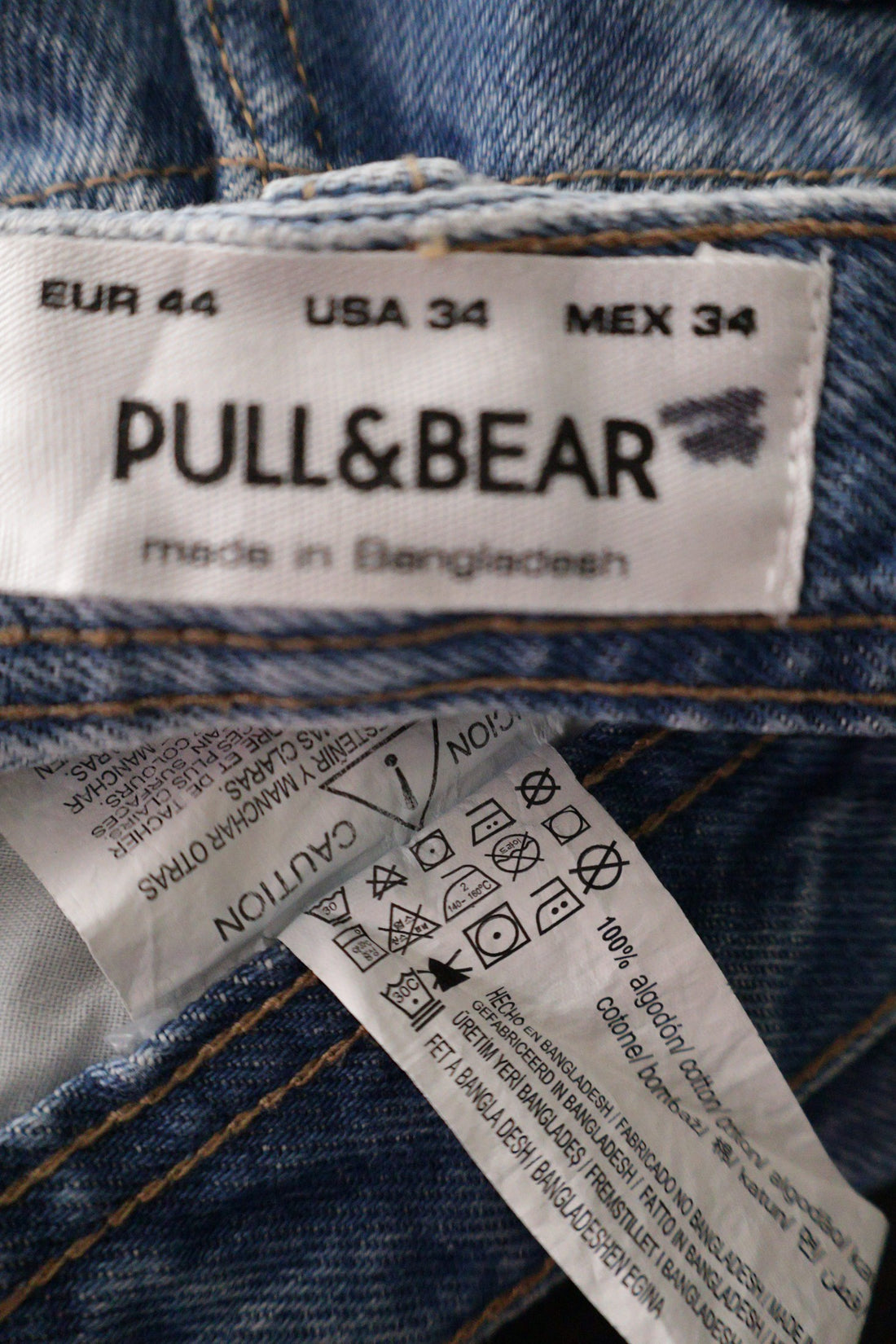 Blugi scurti PULL&BEAR albastru deschis mărime M etichetă mărime și compoziție second-hand premium