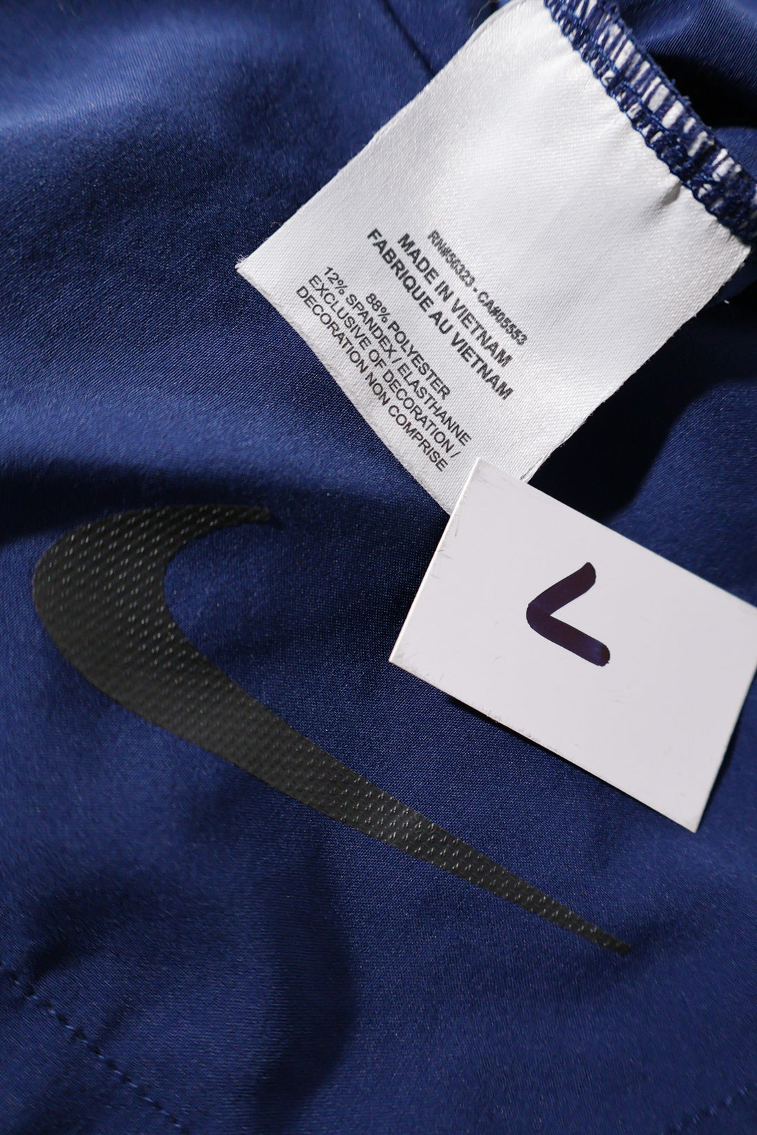 Pantaloni scurti Nike albastru mărime L etichetă mărime și compoziție second-hand premium