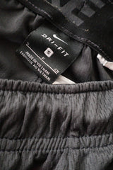 Pantaloni scurti Nike negru mărime S etichetă mărime și compoziție second-hand premium