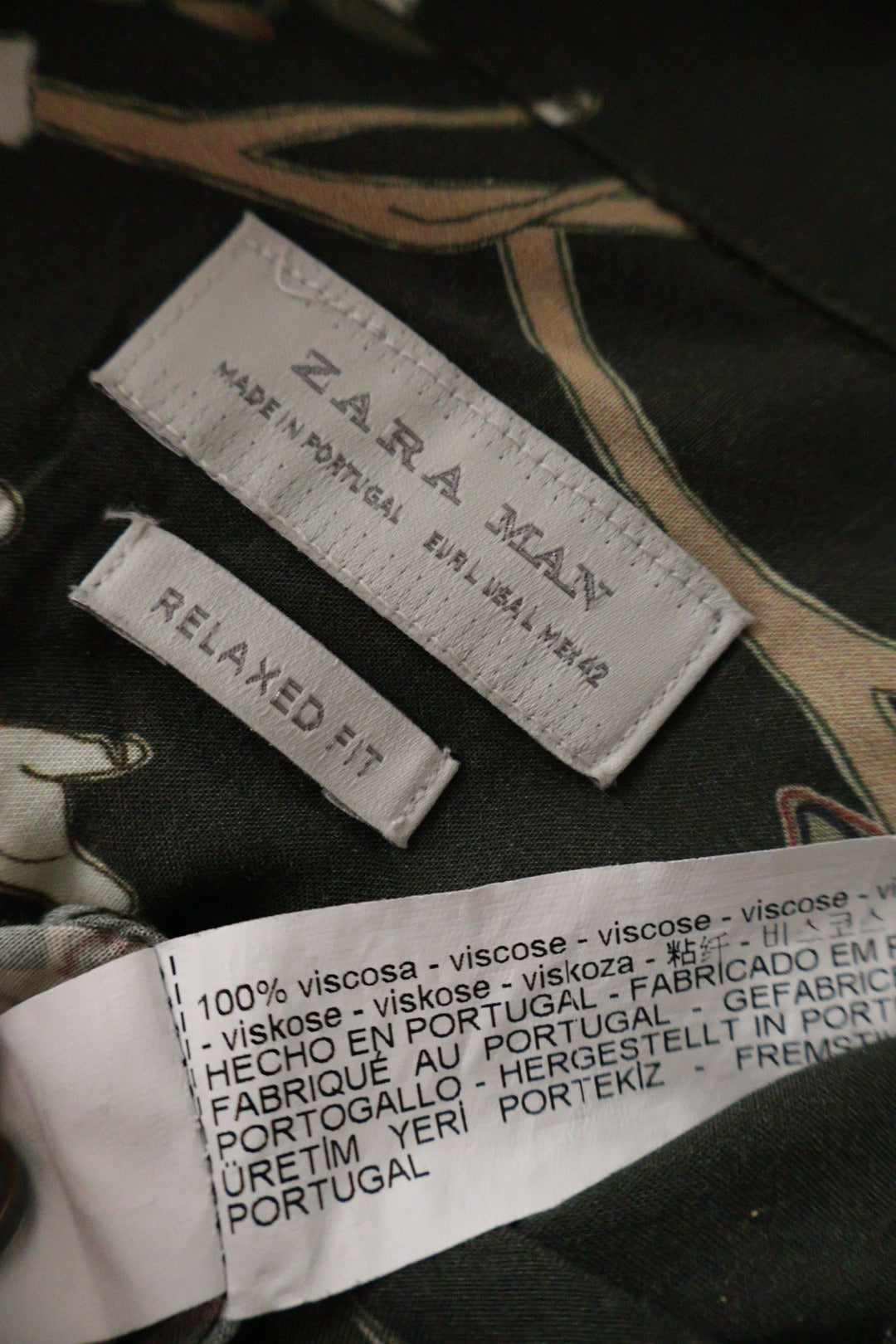 Camasa ZARA verde închis cu imprimeu floral multicolor mărime L etichetă mărime și compoziție second-hand premium