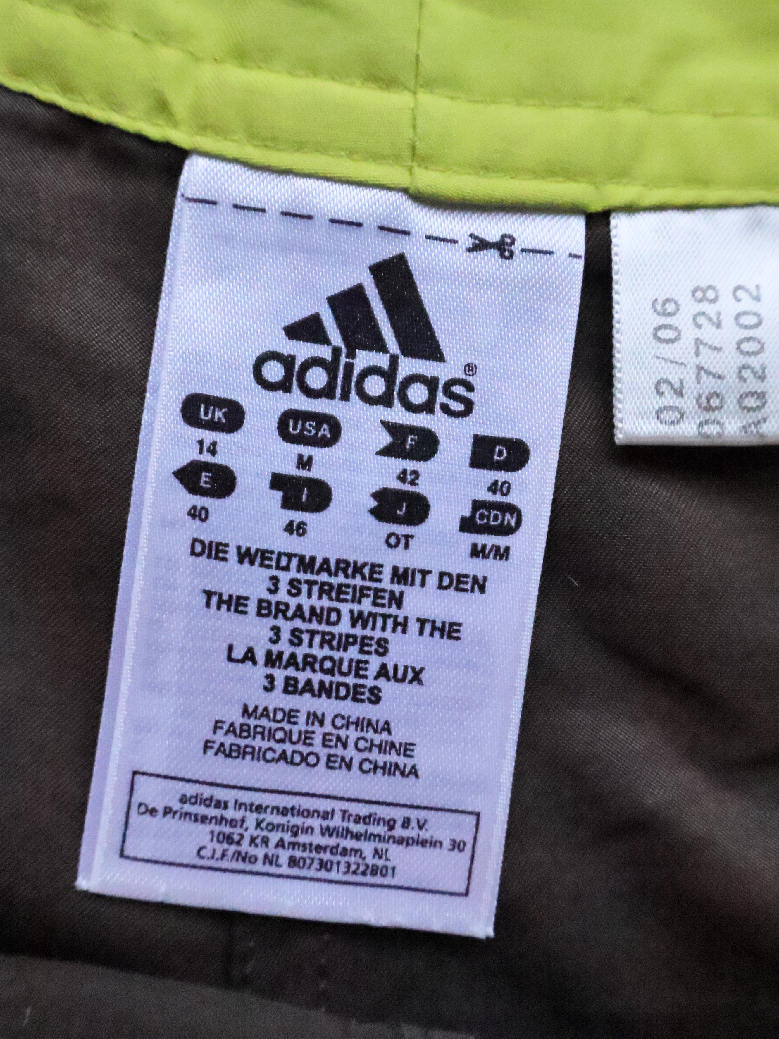 Eticheta marime si compozitie - Pantaloni scurti adidas - L - Femei