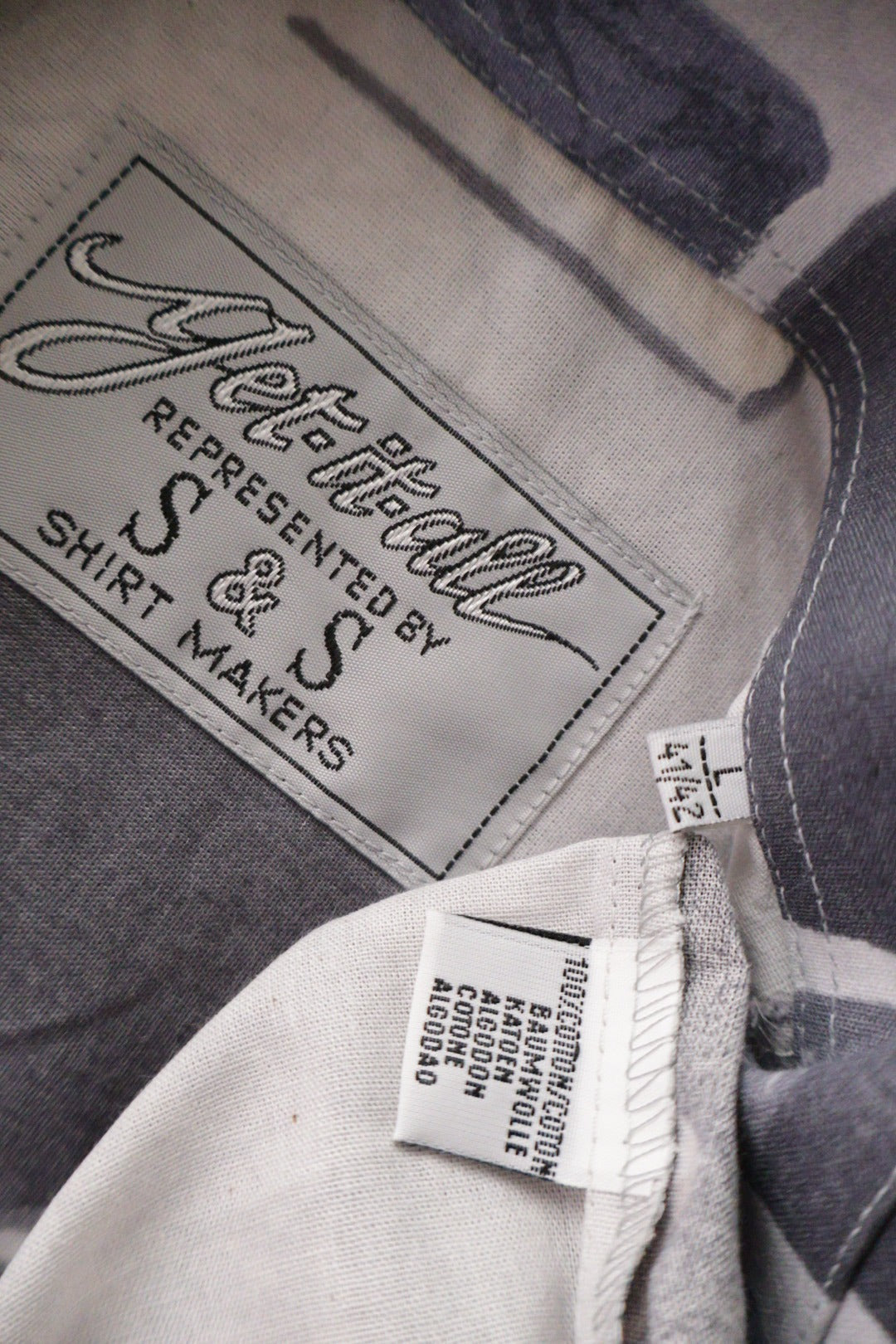 Camasa Vintage gri, alb, bej mărime L etichetă mărime și compoziție second-hand premium
