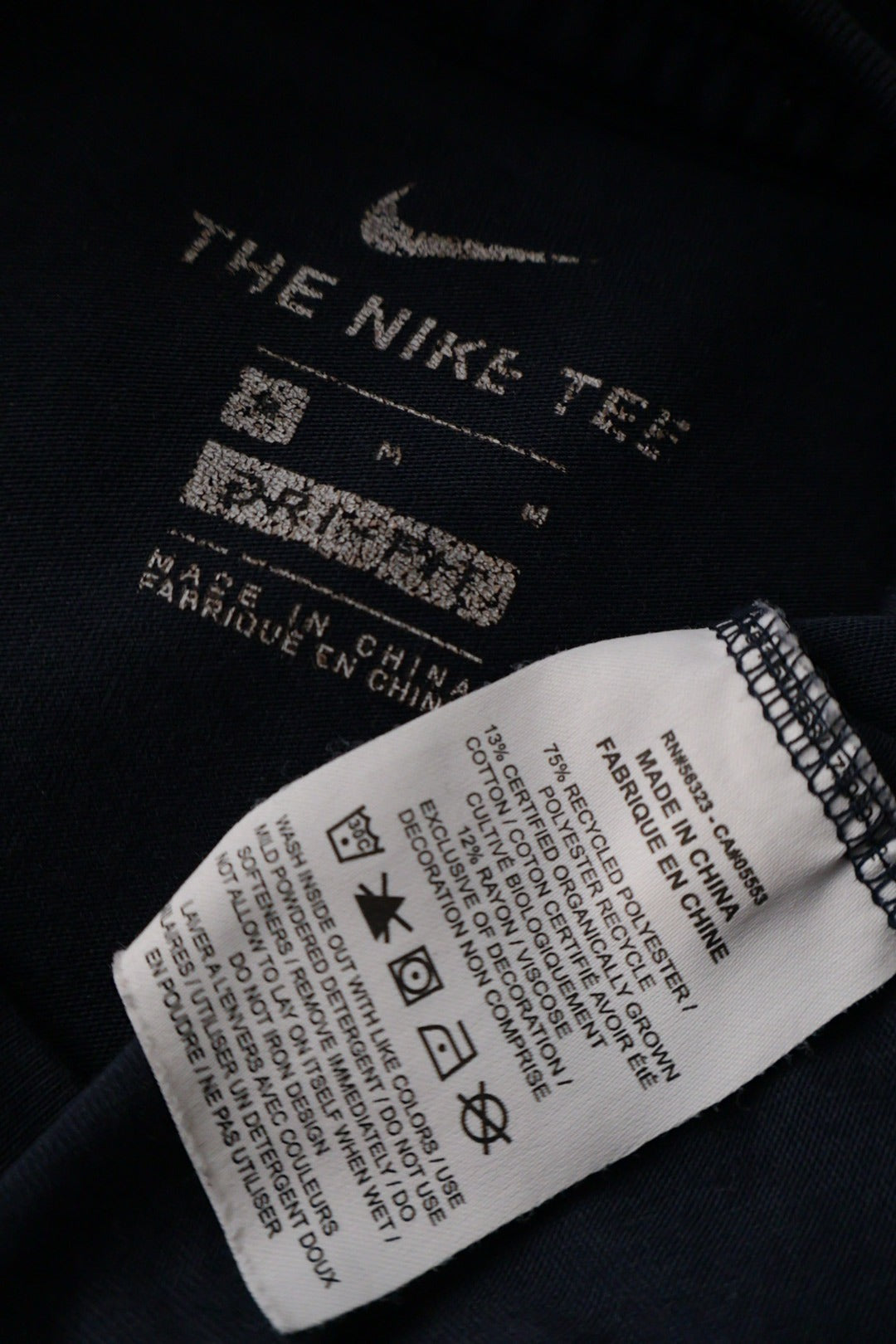 Tricou Nike bleumarin mărime M etichetă mărime și compoziție second-hand premium
