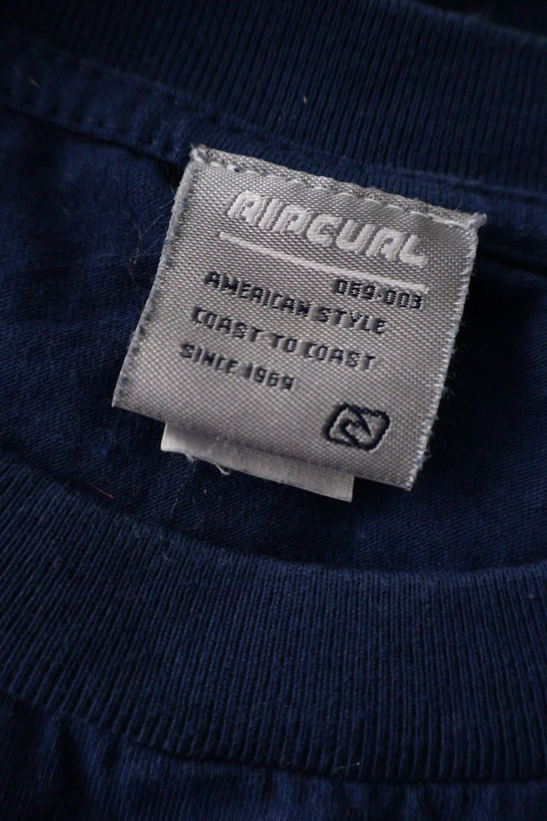 Tricou Rip Curl bleumarin mărime XL etichetă mărime și compoziție second-hand premium