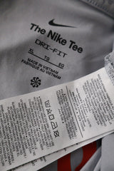 Tricou Nike gri deschis mărime XL etichetă mărime și compoziție second-hand premium