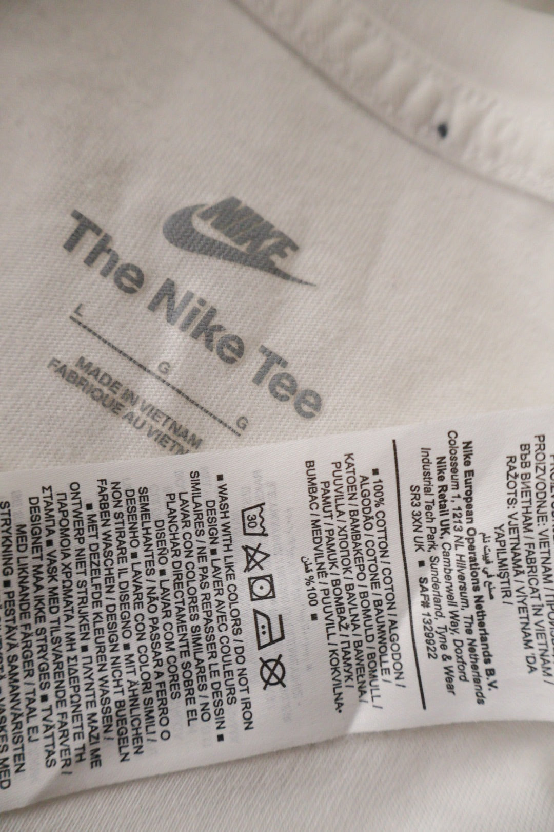Tricou Nike alb mărime L etichetă mărime și compoziție second-hand premium