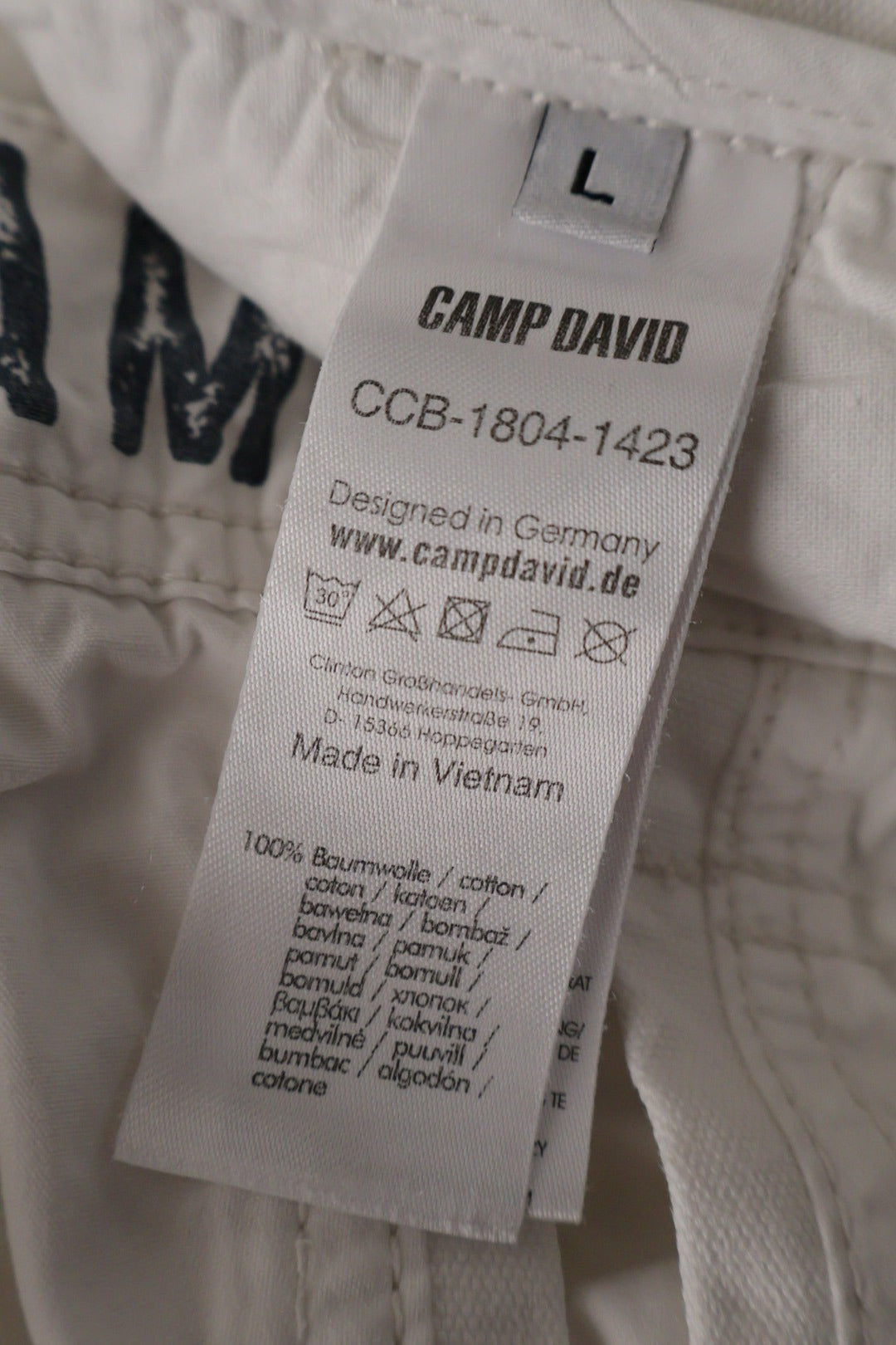 Pantaloni scurti Camp David alb mărime L etichetă mărime și compoziție second-hand premium