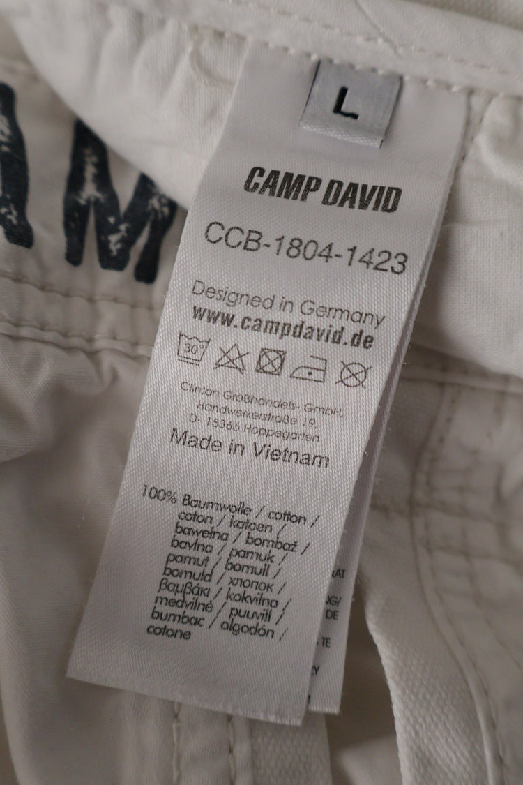 Pantaloni scurti Camp David alb mărime L etichetă mărime și compoziție second-hand premium