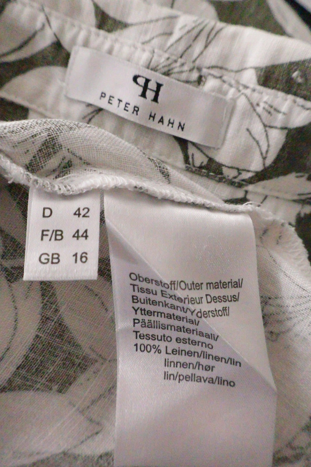 Camasa Peter Hahn alb și gri mărime L etichetă mărime și compoziție second-hand premium