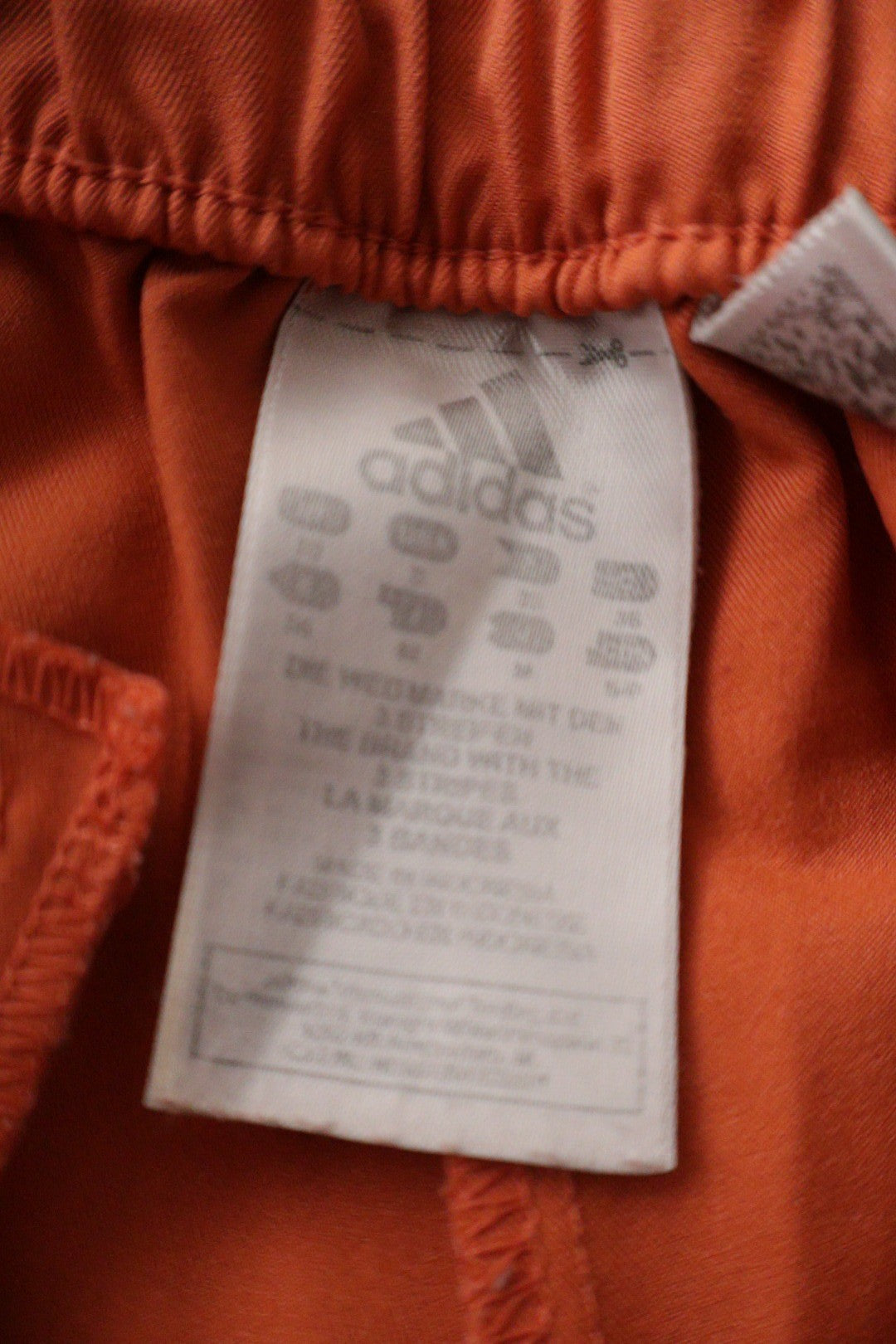 Pantaloni scurti Adidas portocaliu corai mărime M etichetă mărime și compoziție second-hand premium