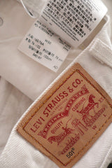 Blugi scurti Levi's alb mărime L etichetă mărime și compoziție second-hand premium