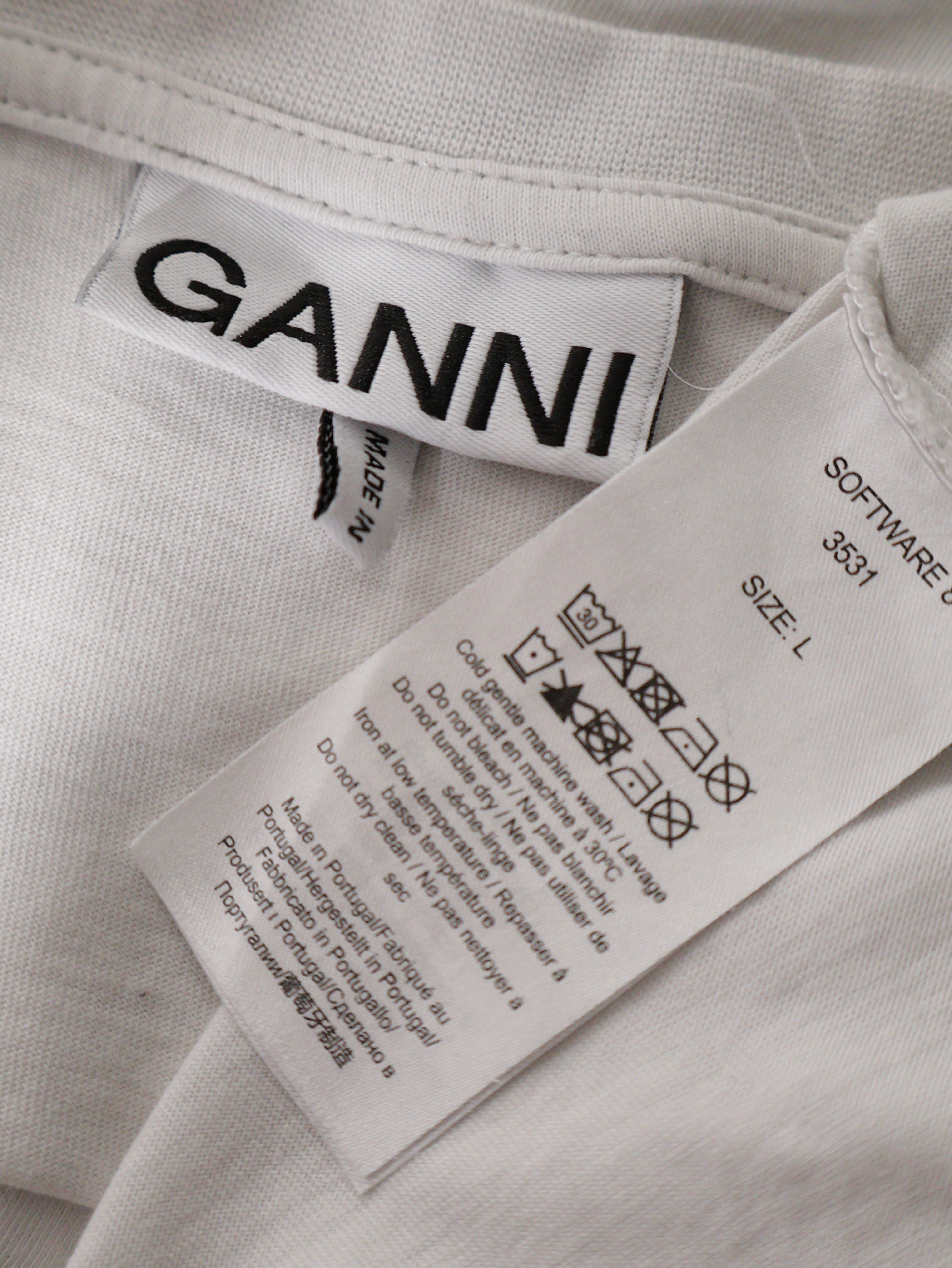Eticheta marime si compozitie (rotita dreapta) - Tricou Premium alb cu decolteu în V – L – Femei
