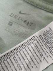 Eticheta marime si compozitie (rotita dreapta) - Tricou NIKE gri deschis cu logo supradimensionat – S – Femei