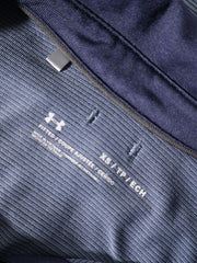 Eticheta marime si compozitie (rotita dreapta) - Tricou Under Armour cu dungi fine si guler contrastant – XS – Femei