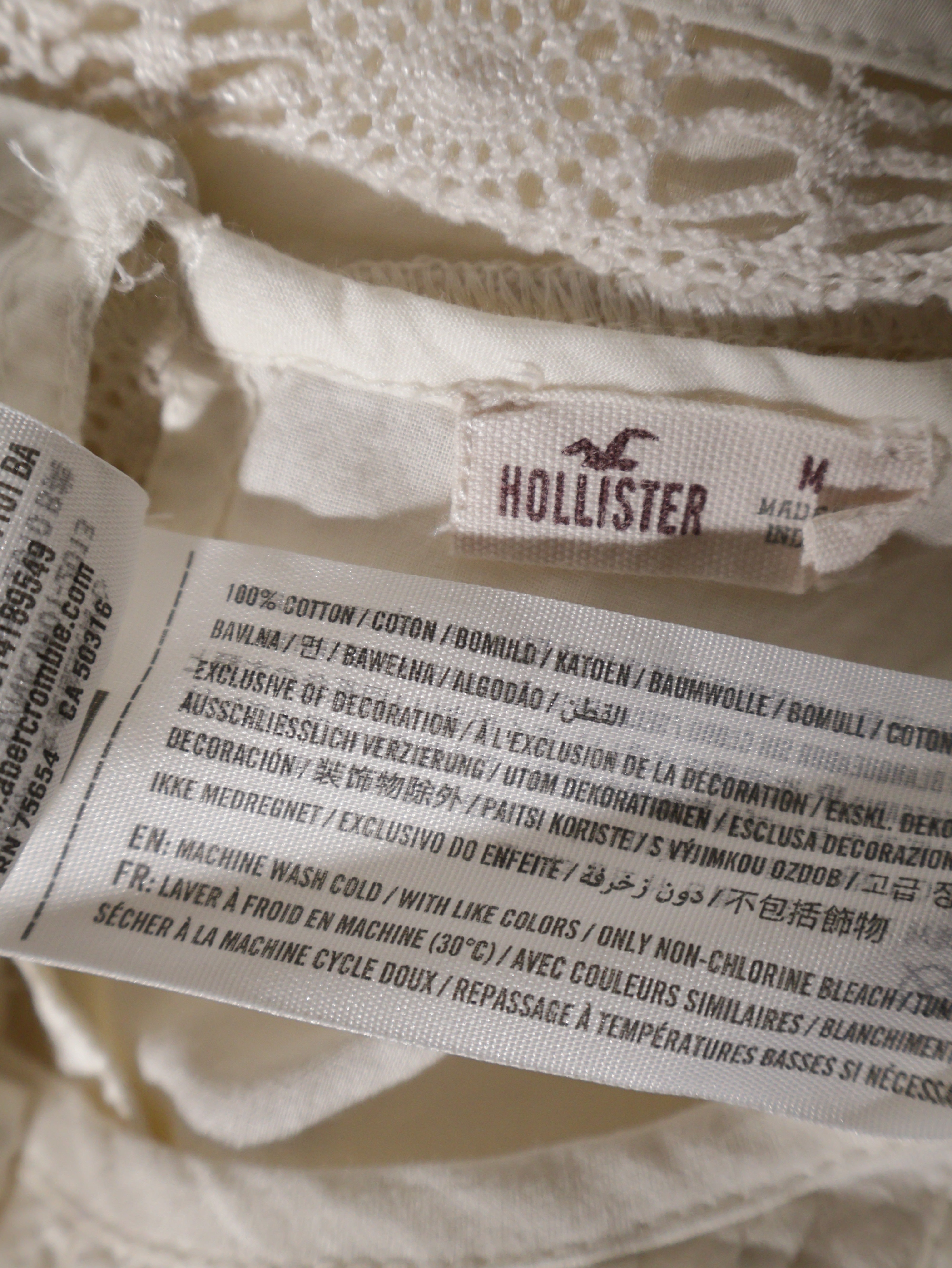 Eticheta marime si compozitie (rotita dreapta) - Top Hollister cu dantelă fină – M – Femei