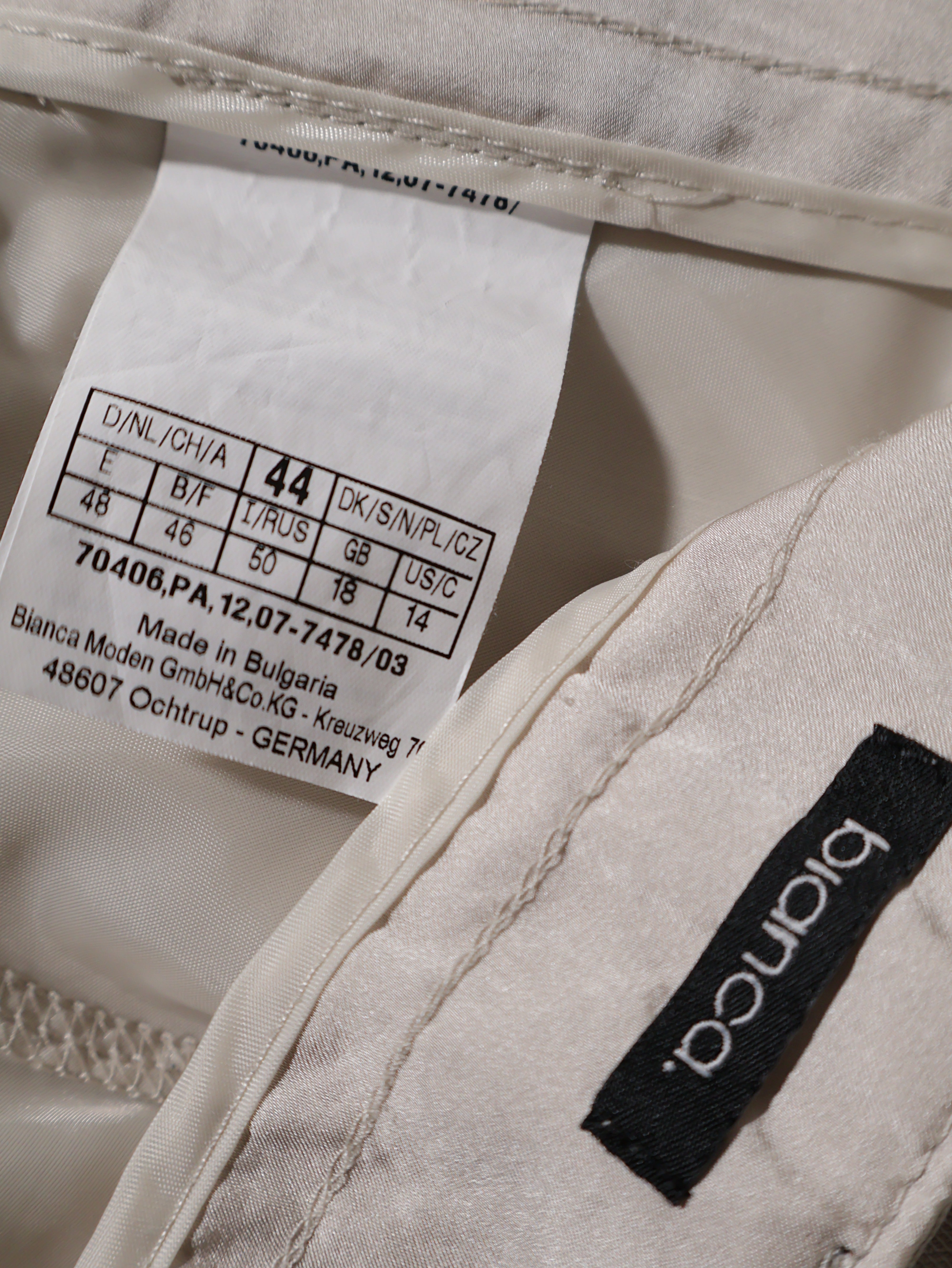 Eticheta marime si compozitie (rotita dreapta) - Pantaloni Alte branduri bej deschis cu croială dreaptă – L – Femei