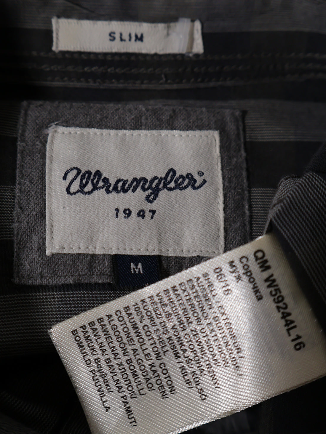 Eticheta marime si compozitie (rotita dreapta) - Cămașă Wrangler gri cu carouri – M – Bărbați