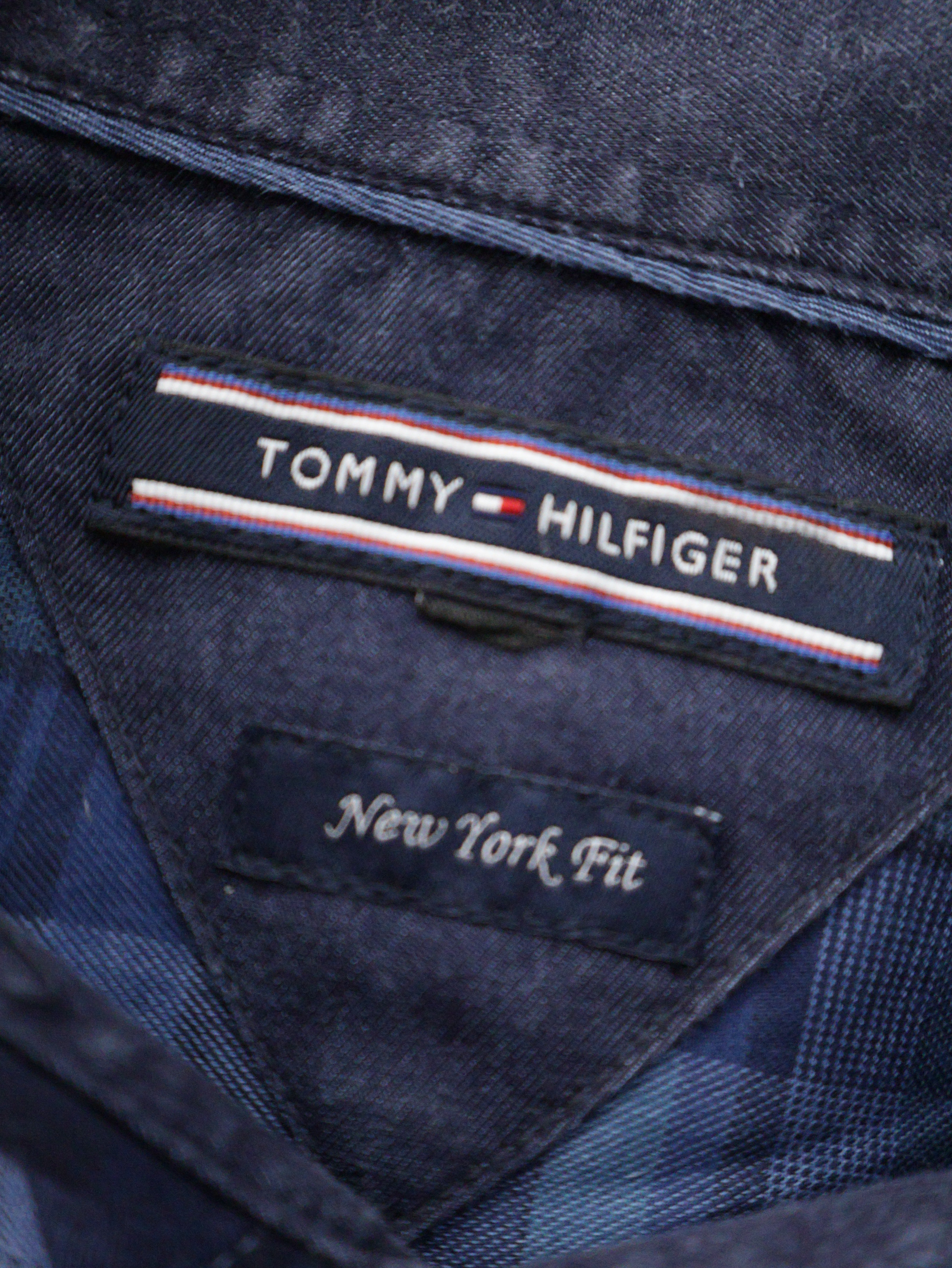 Eticheta marime si compozitie (rotita dreapta) - Cămașă Tommy Hilfiger cu carouri albastre – XL – Bărbați