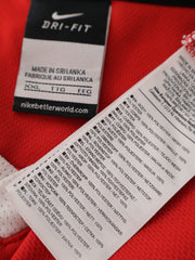 Eticheta marime si compozitie (rotita dreapta) - Tricou NIKE rosu cu detalii albe – XXL – Bărbați