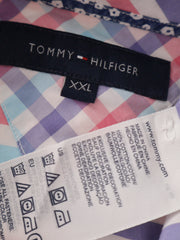 Eticheta marime si compozitie (rotita dreapta) - Cămașă Tommy Hilfiger cu dungi pastelate – XXL – Bărbați