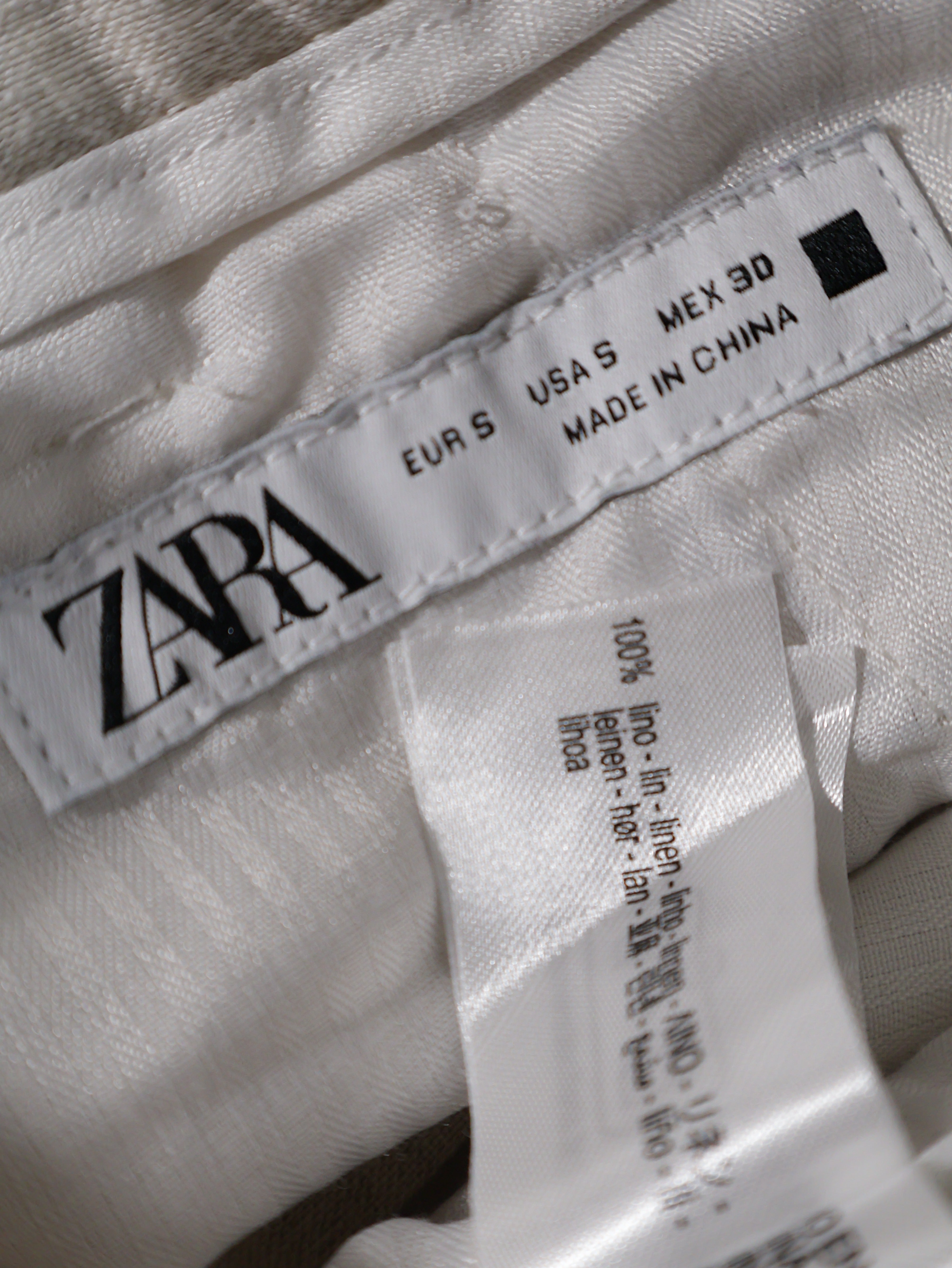 Eticheta marime si compozitie (rotita dreapta) - Pantaloni Zara din in crem cu croială dreaptă – S – Bărbați