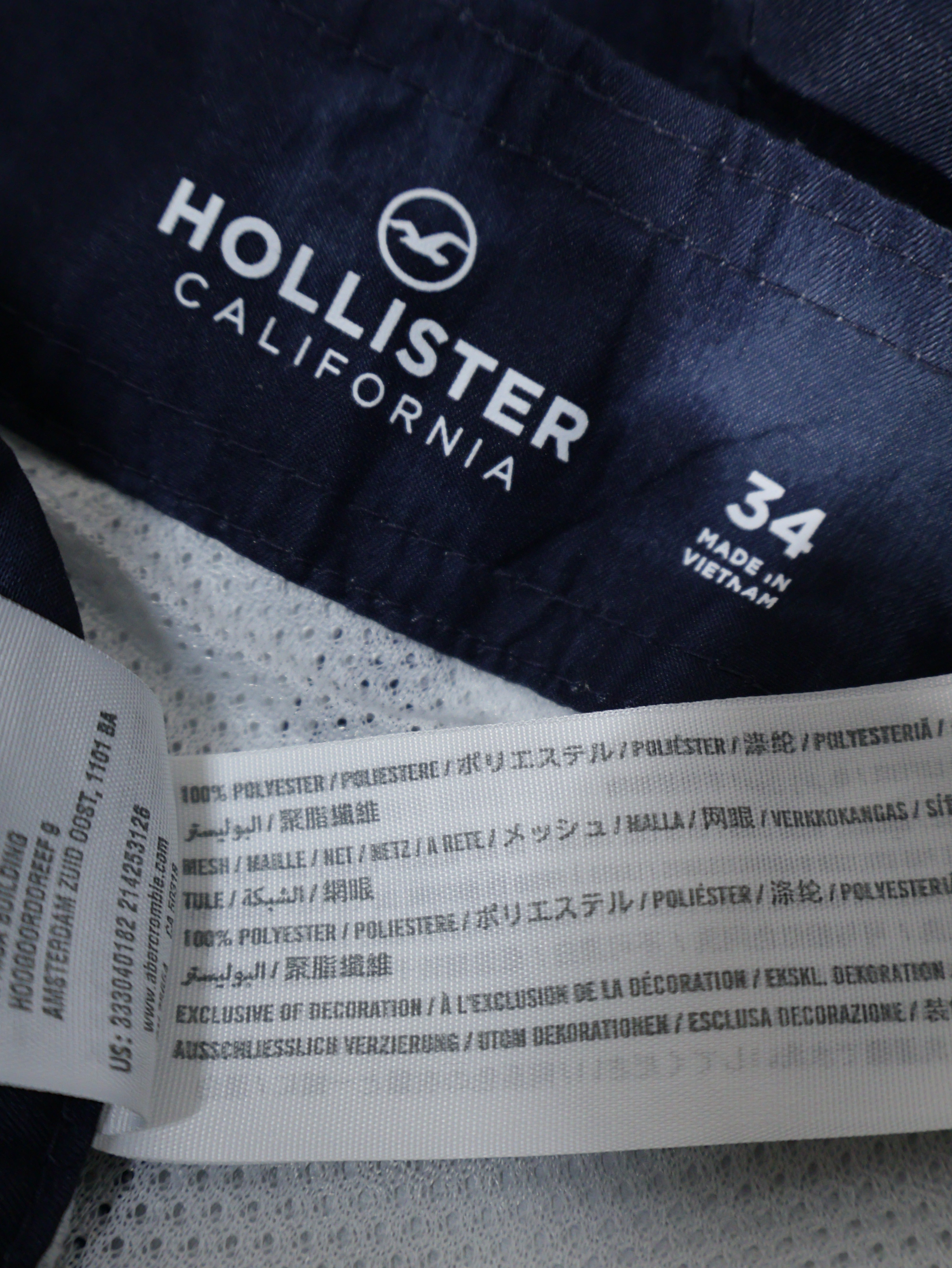 Eticheta marime si compozitie (rotita dreapta) - Pantaloni scurți - Hollister bleumarin cu efect tie-dye – XL – Bărbați